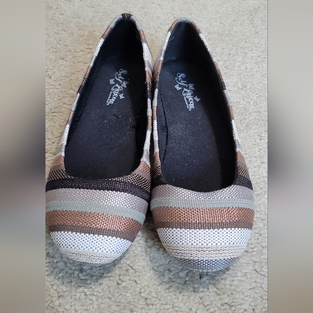 Women's flats, size 8, New (no tags)